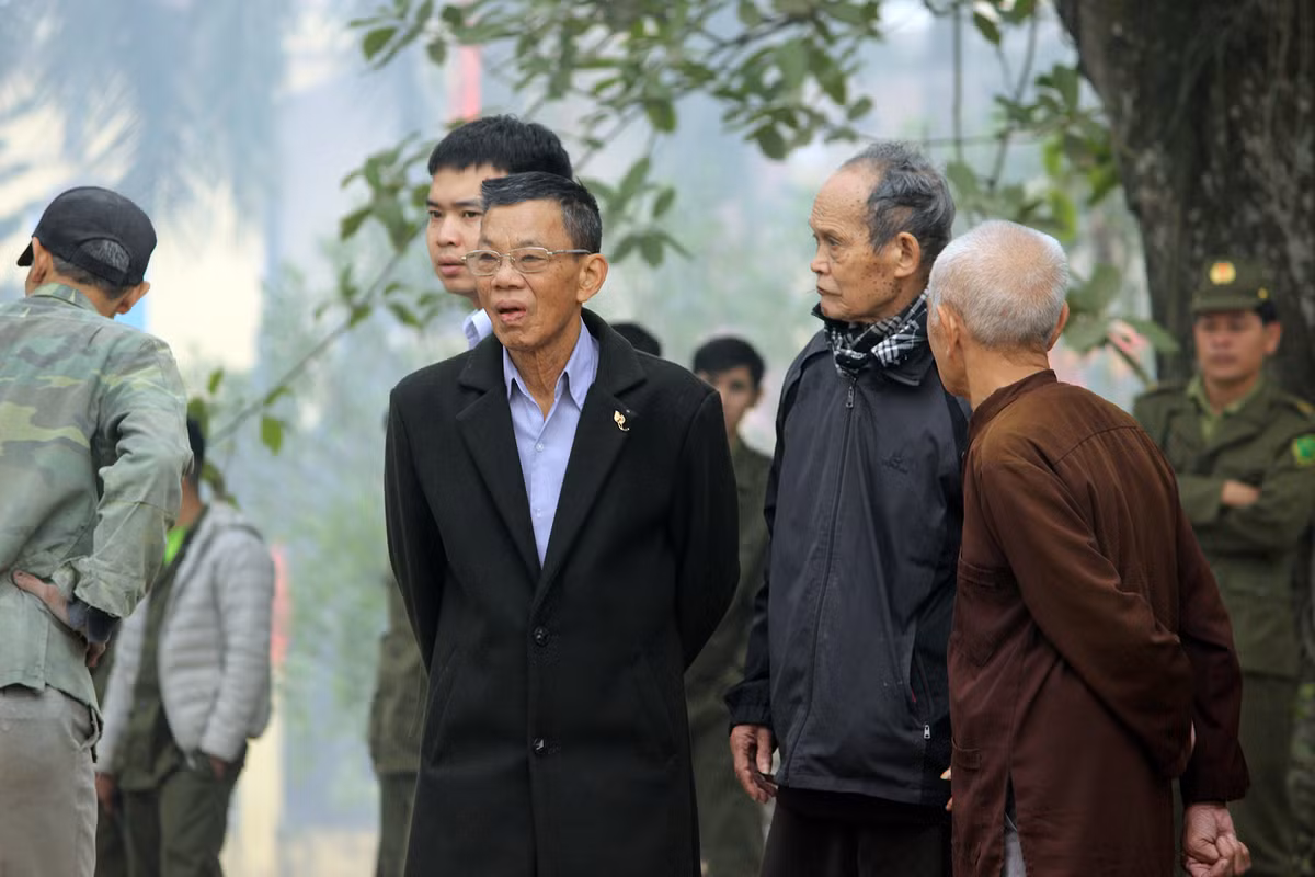 Người dân thôn Phụ Chính đều phấn khởi trước việc chặt hạ cây sưa 100 tỷ sau suốt 8 năm chờ đợi đã được cơ quan chức năng có thẩm quyền xác định cây gỗ quý này thuộc thẩm quyền của người dân.