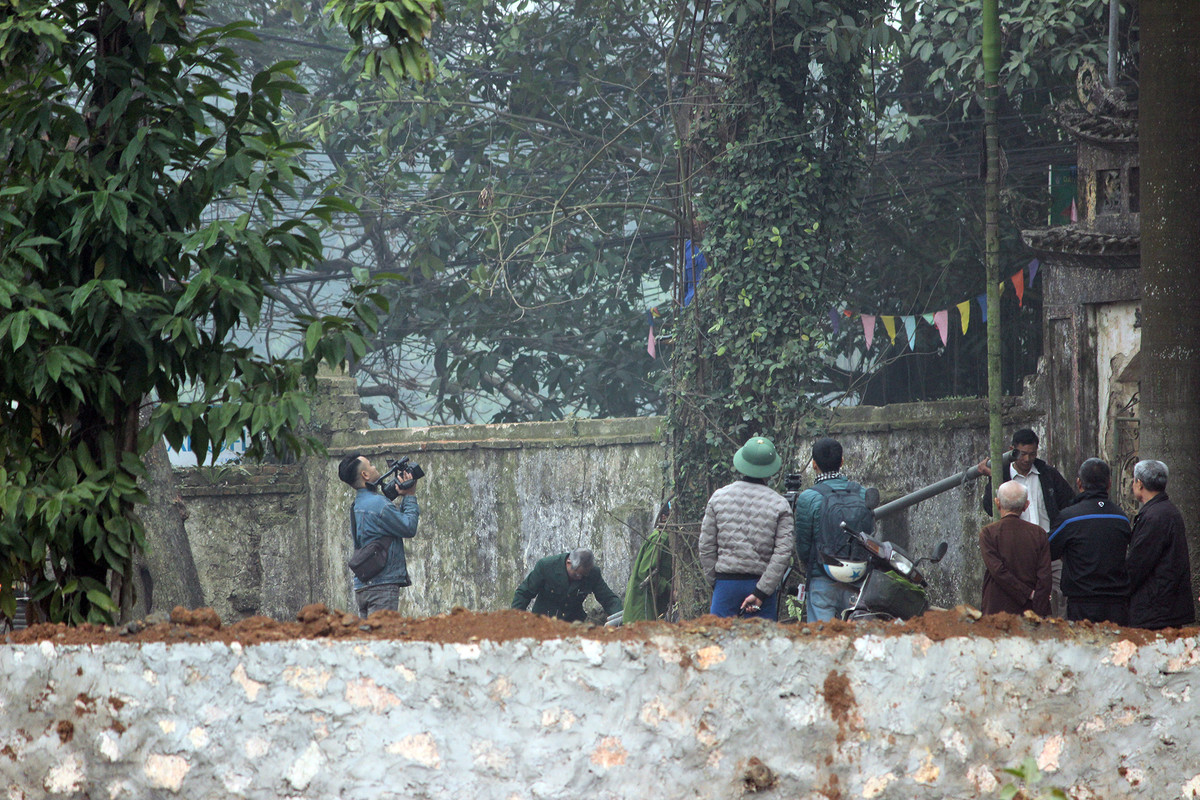 Anh: Can canh chat ha cay sua 100 ty o Ha Noi