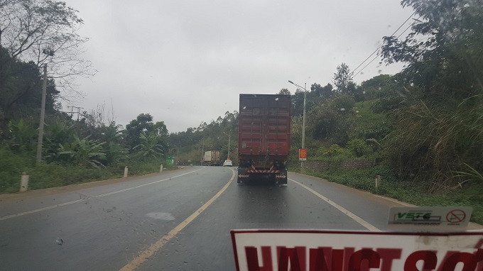 Su that hai hung phia sau chuyen xe Su 