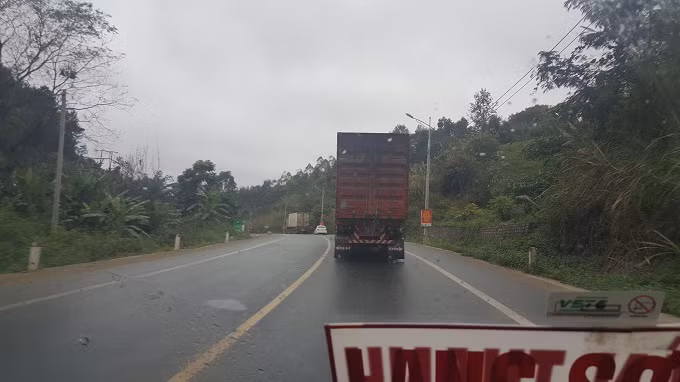 Su that hai hung phia sau chuyen xe Su 