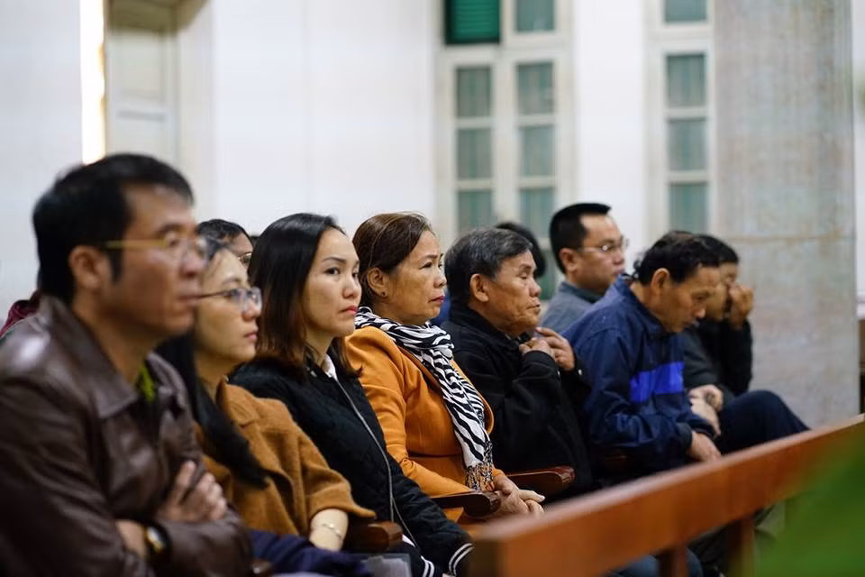 Những người có nhiệm vụ, nghĩa vụ liên quan tại tòa.