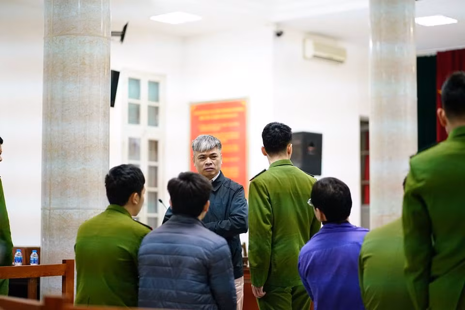 Nhiều nhân chứng, người có quyền lợi và nghĩa vụ liên quan được triệu tập đến tòa, trong đó có Nguyễn Xuân Sơn, cựu Tổng Giám đốc OceanBank, trước đó bị TAND TP Hà Nội và TAND Cấp cao tại Hà Nội tuyên mức án Tử hình về tội "Tham ô tài sản".