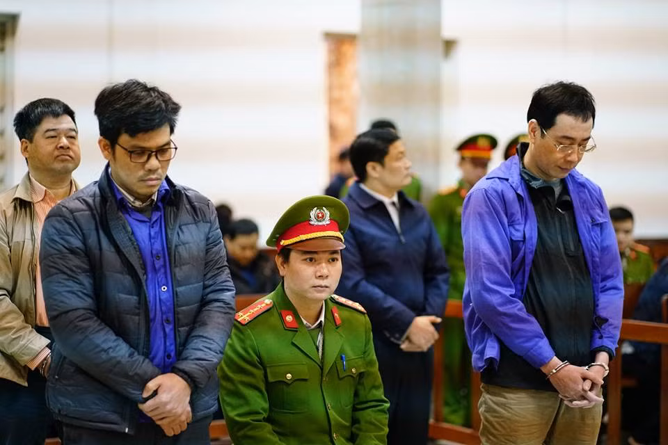 Bốn bị cáo trong vụ án này gồm: Vũ Mạnh Tùng (SN 1974, nguyên Phó Tổng Giám đốc BSR), Nguyễn Hoài Giang (SN 1968, nguyên Chủ tịch HĐTV BSR); Phạm Xuân Quang (SN 1980, nguyên Kế toán trưởng BSR); Đinh Văn Ngọc (SN 1973, nguyên Tổng Giám đốc BSR) bị Viện Kiểm sát Nhân dân Tối cao (KSNDTC) truy tố về tội “Lạm dụng chức vụ, quyền hạn chiếm đoạt tài sản”.