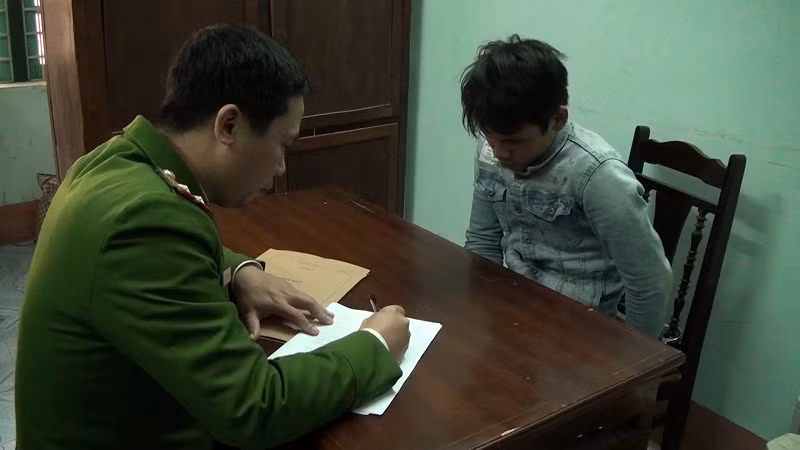 Công an TP Hưng Yên đã phối hợp với Trung tâm y tế của TP Hưng Yên tiến hành xét nghiệm nước tiểu các đối tượng. Kết quả cả 13 đối tượng đều dương tính với chất ma túy.