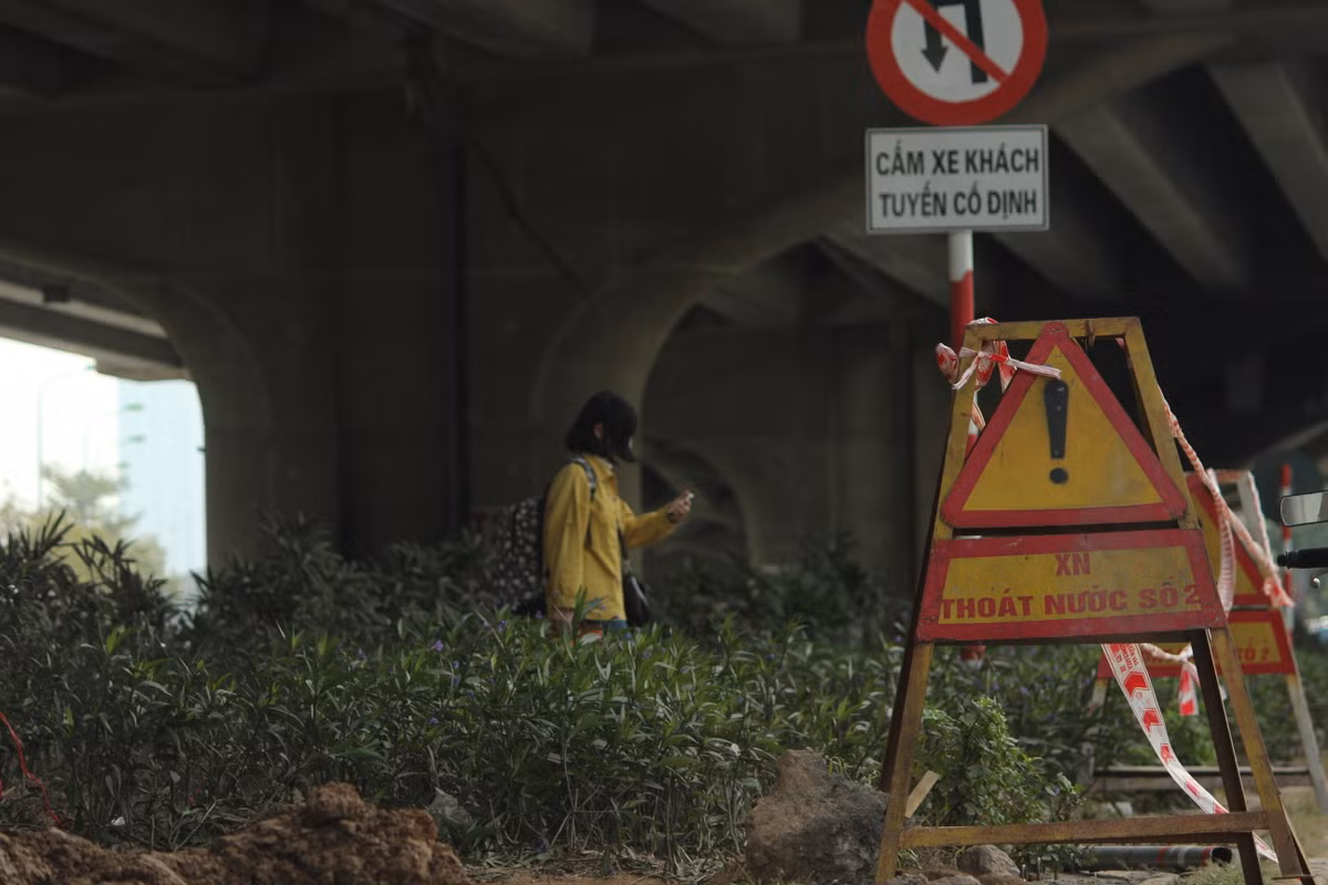 Việc xén dải phân cách mở rộng đường Phạm Hùng sẽ không làm thu hẹp mặt đường hiện có, các phương tiện tham gia lưu thông vẫn di chuyển được bình thường.