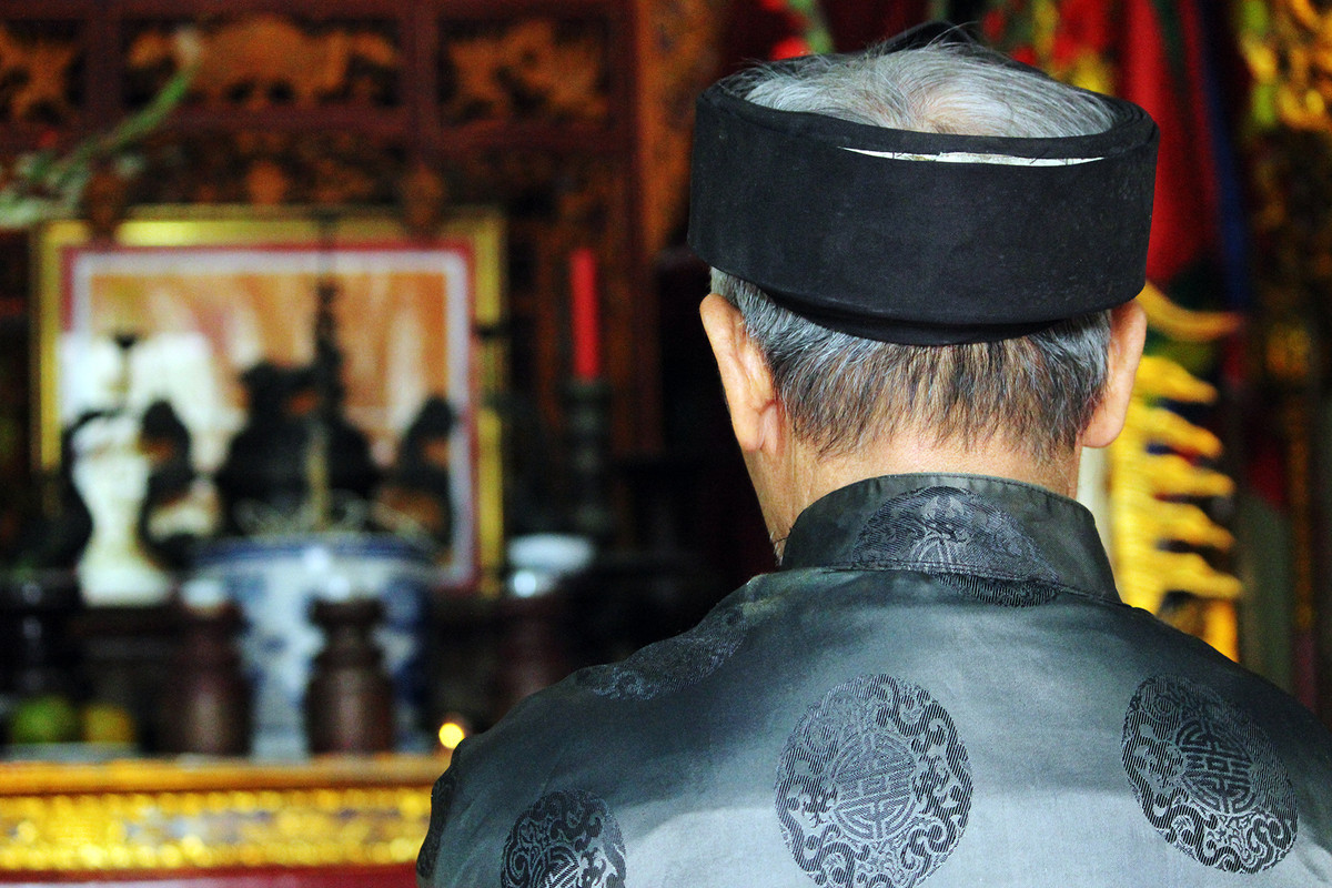 “Ở làng chúng tôi quy định việc trông coi đình là theo tuổi. Năm nay, độ tuổi sinh năm 1950 sẽ kế tiếp độ tuổi sinh năm 1949. Tổng số người trông coi ở đây hiện có 5 người. Bên cạnh nghi thức chém lợn diễn ra vào mùng 6 âm lịch thì năm nay các gia đình vẫn tổ chức thịt lợn đón xuân bình thường như mọi năm. Người dân chúng tôi hy vọng lễ hội năm nay vẫn thu hút được không chỉ người dân địa phương mà cả những du khách thập phương đến tham gia”, ông Hùng chia sẻ.