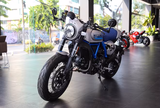 Dòng Ducati Scrambler nâng cấp 2019 đã được Ducati Việt Nam nhập về. Xe bao gồm các phiên bản Icon, Full Throttle, Desert Sled và đặc biệt là Cafe Racer.