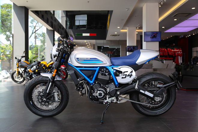 Giống với tất cả các phiên bản Ducati Scrambler 2019 khác, bản Cafe Racer cũng được trang bị công nghệ ABS khi vào cua, xe có giá bán hơn 410 triệu đồng.