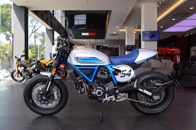Giống với tất cả các phiên bản Ducati Scrambler 2019 khác, bản Cafe Racer cũng được trang bị công nghệ ABS khi vào cua, xe có giá bán hơn 410 triệu đồng.