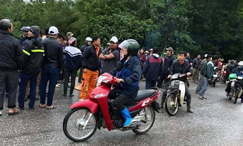 Vinh Phuc: Canh sat truy tim o to dam chet chau be roi bo tron