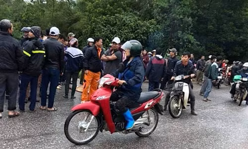 Vinh Phuc: Canh sat truy tim o to dam chet chau be roi bo tron