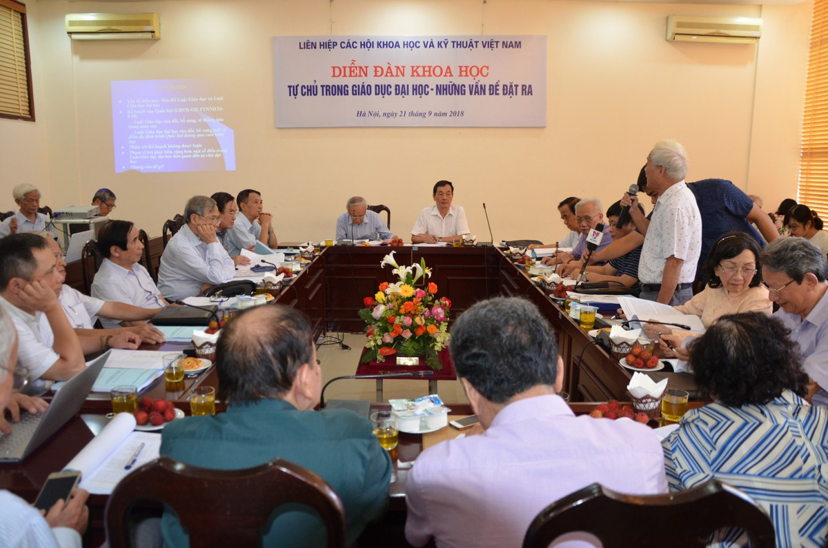 Chuyển đổi sang tự chủ đại học cần phải có lộ trình Chuyen doi sang tu chu dai hoc can phai co lo trinh