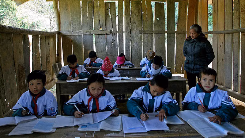 Bo Giao duc: “Tai su dung SGK de tranh lang phi“