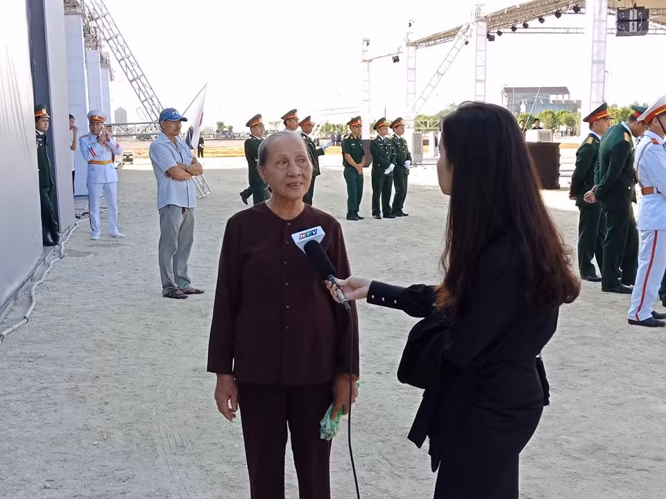 Ninh Binh: Nguoi dan xep hang dai vieng Chu tich nuoc Tran Dai Quang-Hinh-9