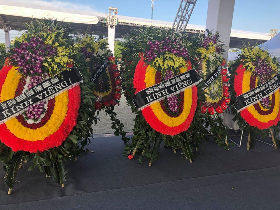 Ninh Binh: Nguoi dan xep hang dai vieng Chu tich nuoc Tran Dai Quang-Hinh-7