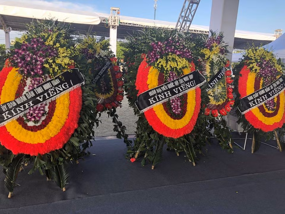 Ninh Binh: Nguoi dan xep hang dai vieng Chu tich nuoc Tran Dai Quang-Hinh-7