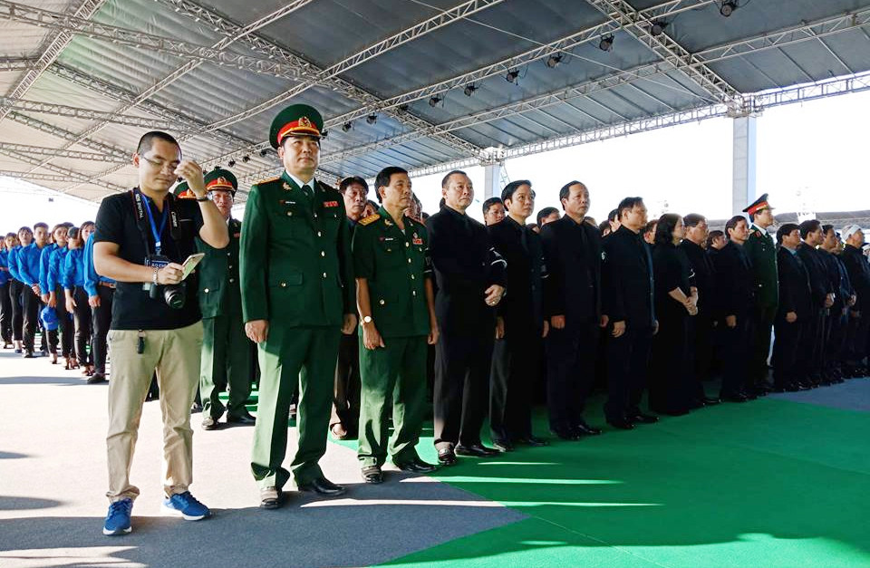 Ninh Binh: Nguoi dan xep hang dai vieng Chu tich nuoc Tran Dai Quang-Hinh-10