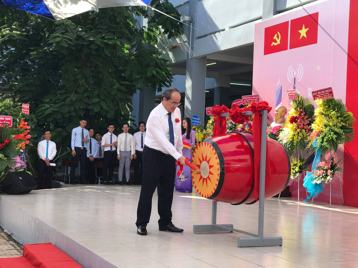 Chu tich nuoc du le khai giang o Truong THPT Chu Van An-Hinh-4