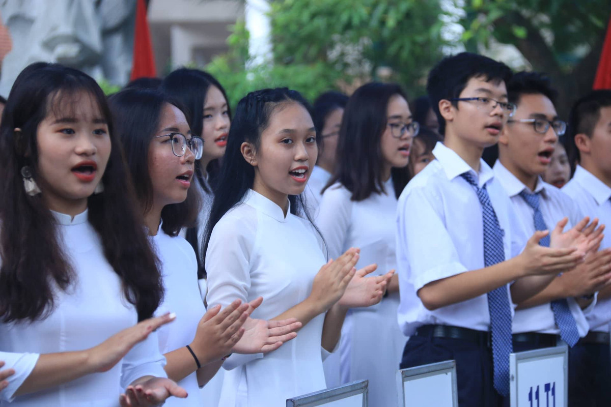 Chu tich nuoc du le khai giang o Truong THPT Chu Van An-Hinh-6