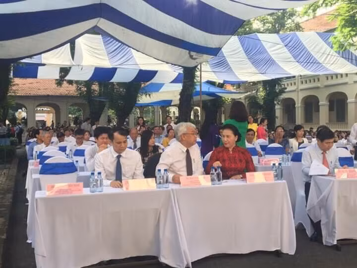 Chu tich nuoc du le khai giang o Truong THPT Chu Van An-Hinh-3