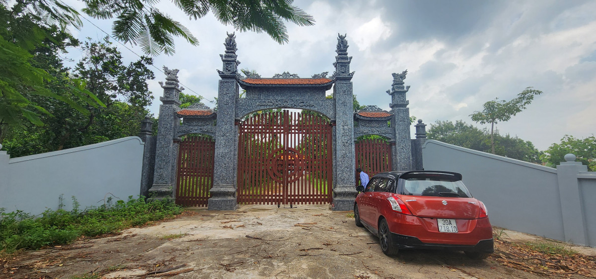  Miếu Mạch Lũng thuộc xã Đại Mạch, huyện Đông Anh, TP Hà Nội - nơi thờ 3 Đức Đại vương thời vua Hùng đời thứ 18: Minh lão Hùng Đại Vương, Minh lão Hùng đoạn đại vương và Minh lão Hùng Nghi Đại vương, đang rơi vào tình trạng xuống cấp trầm trọng.