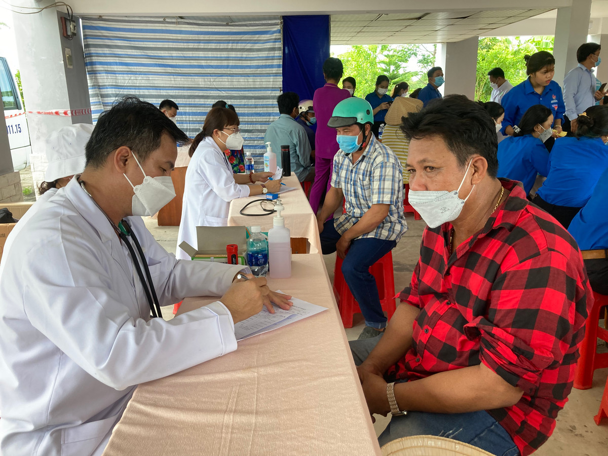 Nhiều bệnh nhân mới ngoài 20 đến 40 tuổi cũng đến khám. Hậu Covid-19, sức khoẻ bị ảnh hưởng khiến nhiều người không thể làm việc được như trước, trong khi phần lớn đều là lao động chính trong gia đình.