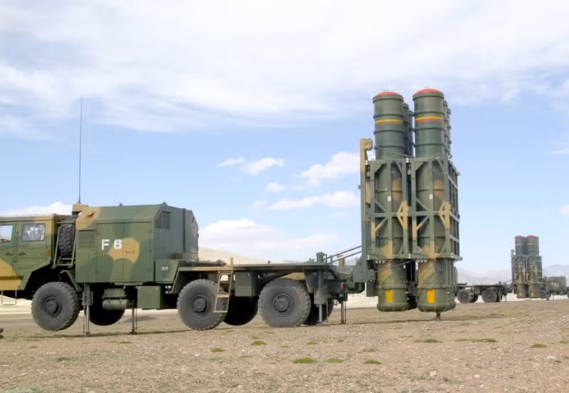 Tuy nhiên, HQ-16 cũng trông có vẻ giống như đạn tên lửa 9M317M của tổ hợp tên lửa phòng không lục quân Buk.