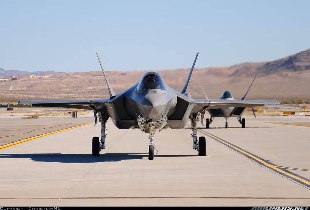 Theo quan chức quân sự Hàn Quốc, nước này đang đàm phán để mua thêm 20 tiêm kích tàng hình F-35A nhằm mở rộng khả năng tác chiến trên không trong trường hợp xảy ra xung đột. Thông tin này được đưa ra trong bối cảnh Triều Tiên vừa tiến hành thử hạt nhân lần thứ 6 với quả bom có sức nổ lớn nhất từ trước tới nay trong lịch sử thử bom nguyên tử của nước này.