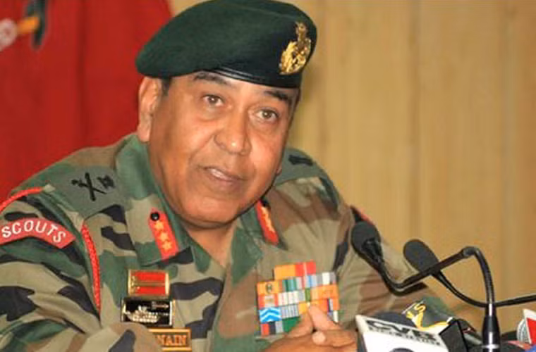 Trong khi đó, cựu trung tướng Syed Ata Hasnain-một người luôn đánh giá cao dòng súng AK - cựu tư lệnh quân đoàn 15 tại Srinagar, đã bắt gặp khẩu súng huyền thoại AK khi ông quay trở lại thăm đơn vị của mình đang hành quân qua Pawan, Sri Lanka. “Chúng tôi đã bắt được một vài khẩu AK47, số súng này liền được trao cho các trung đội Ghatak và một vài lính trinh sát khi họ tiến hành đánh nơi bìa rừng”.