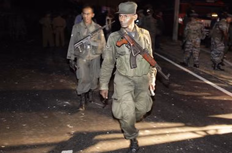 Tướng Hasnain cũng cho biết: “Các khẩu AK bị cũ mòn và đầy cáu bẩn mà chúng tôi thu được từ lực lượng du kích Tamil vẫn có thể nhả đạn trong chế độ hoàn toàn tự động, điều đó thật tuyệt vời. Bởi lẽ dù cho môi trường tác chiến ở đâu đi chăng nữa, khẩu súng tin cậy và có thể nhả đạn một lợi thế cho người lính ngay trong những phút giây chạm chán đối phương đầu tiên”.