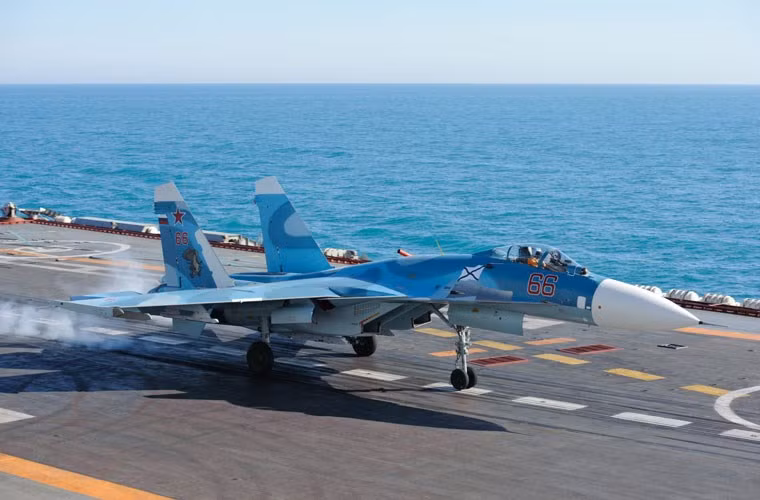 Nguồn tin của BQP Nga cũng cho biết thêm rằng, việc máy bay sử dụng hệ thống SVP-24 ném bom rẻ hơn rất nhiều so với việc trang bị các bộ phụ kiện biến bom "ngu" thành bom tinh khôn như kiểu bom JDAM của Mỹ