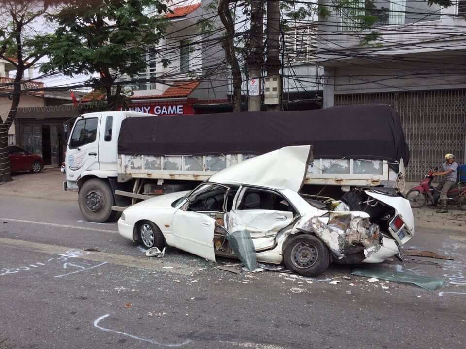 Rất may mắn vụ tai nạn khủng khiếp không gây thiệt hại về người.