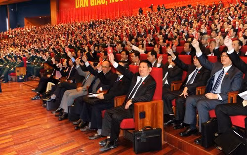 4. Chính thức khai mạc Đại hội Đảng XII Sáng 21/1, Đại hội Đại biểu toàn quốc lần thứ XII của Đảng (Đại hội Đảng 12) chính thức khai mạc tại Trung tâm Hội nghị quốc gia (Hà Nội).với sự tham gia của 1.510 đại biểu đại diện cho hơn 4,5 triệu đảng viên.