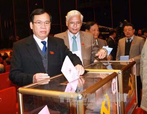 Cuộc bỏ phiếu được tiến hành lúc 10h10 sáng nay. Các đại biểu sẽ lựa chọn trong 220 ứng viên để bầu 180 ủy viên trung ương chính thức.