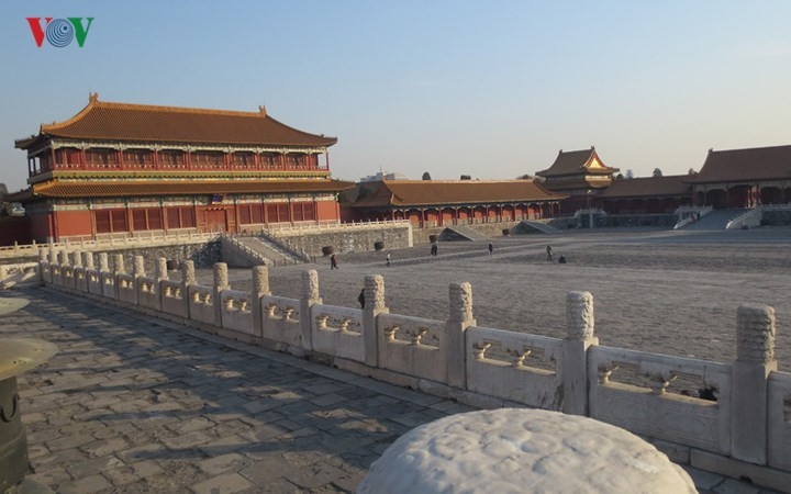 Sau khi hoàng đế băng hà, các phi tần, cung nữ cũng thường bị đẩy vào những cung cấm chỉ dành cho gái quả phụ như: Từ Ninh cung, Thọ An cung hoặc Thọ Khang cung...