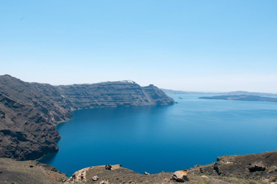 Atlantis: Câu chuyện về thành phố Atlantis giàu có, hùng mạnh giữa nằm Đại Tây Dương chìm dưới đáy biển, từ lâu đã thu hút sự quan tâm của rất nhiều người, đồng thời là cảm hứng cho nhiều bộ phim và tiểu thuyết. Những bài viết của các nhà triết học Hy Lạp về Atlantis được cho là lấy cảm hứng từ việc núi lửa phun trào và đại hồng thủy đã phá hủy Santorini (Thera), đồng thời khiến Akrotiri, một khu định cư đồ sộ thịnh vượng biến mất. Ảnh: Martyhoppe/Shutterstock.