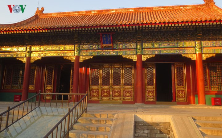 Các phi tần thường bị bỏ đói và chết dần chết mòn vì cô đơn, buồn tủi trong lãnh cung.