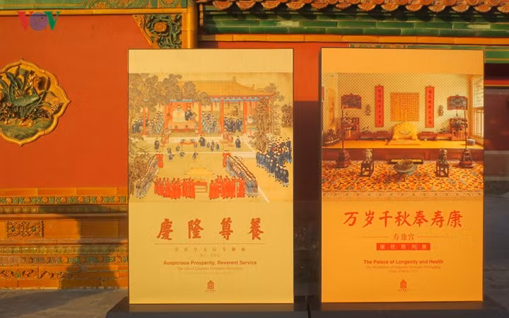 Nơi lãnh cung họ phải sống lặng lẽ, u uất, chán nản, tuyệt vọng, buồn tủi thê lương...