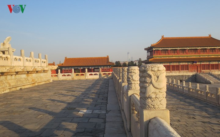 Khi một phi tần bị thất sủng và phạm tội "tày đình" thì họ thường bị giam vào "lãnh cung".