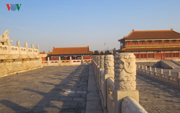 Khi một phi tần bị thất sủng và phạm tội "tày đình" thì họ thường bị giam vào "lãnh cung".