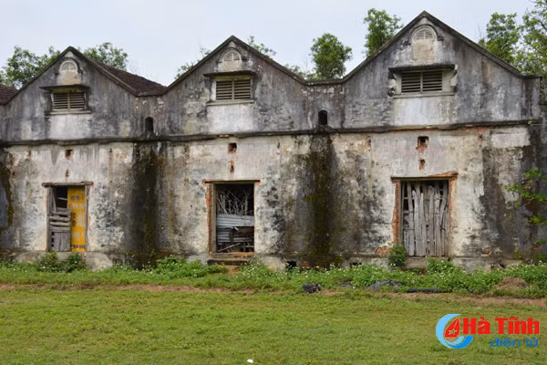 Đây chính là một trong số những công trình sót lại từ thời kỳ tem phiếu. Ảnh: Cận cảnh kho thứ hai.