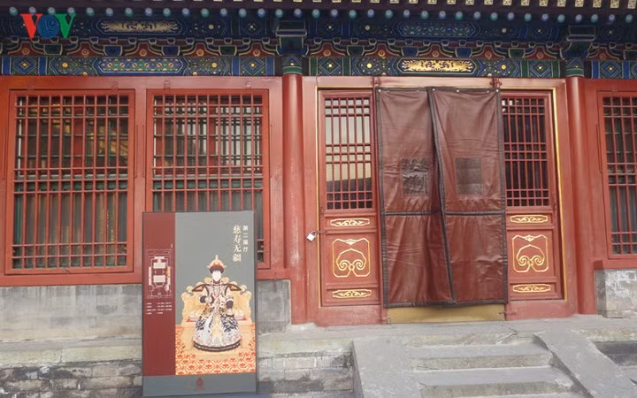 Các hoàng đế Trung Hoa xưa kia có thể tùy ý tuyển chọn mỹ nữ, từ những người đẹp xuất thân quyền quý cao sang, tới những thôn nữ dân dã tuyệt sắc nhân gian làm vợ.