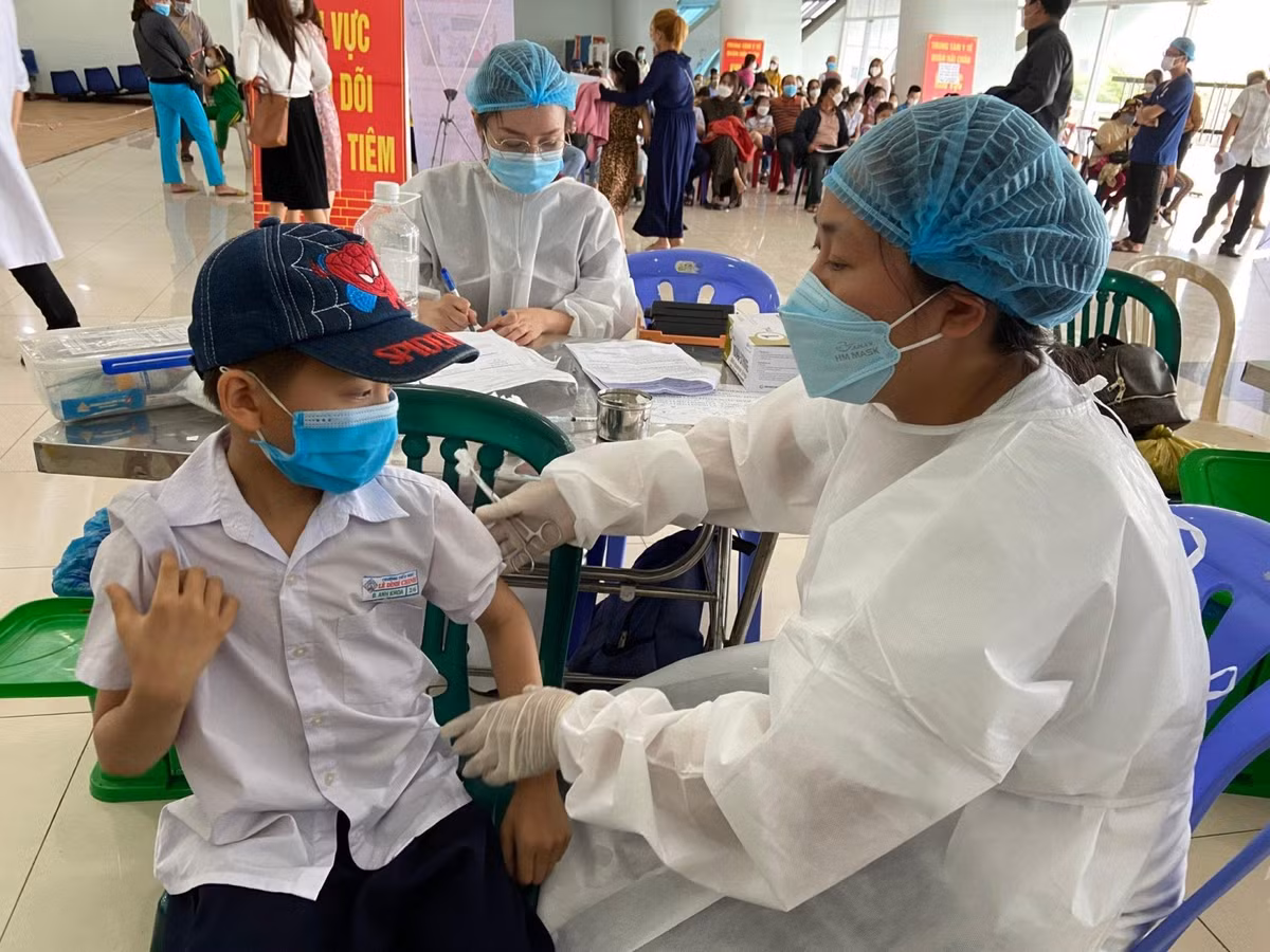 Da Nang khang dinh khong bat hoc sinh phai tiem vac xin phong COVID-19-Hinh-2