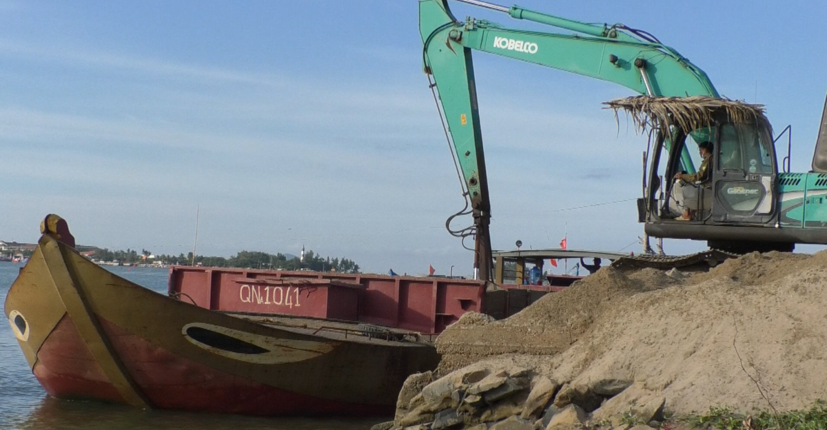 Quang Nam: Ben thuy noi dia het phep van ngang nhien hoat dong