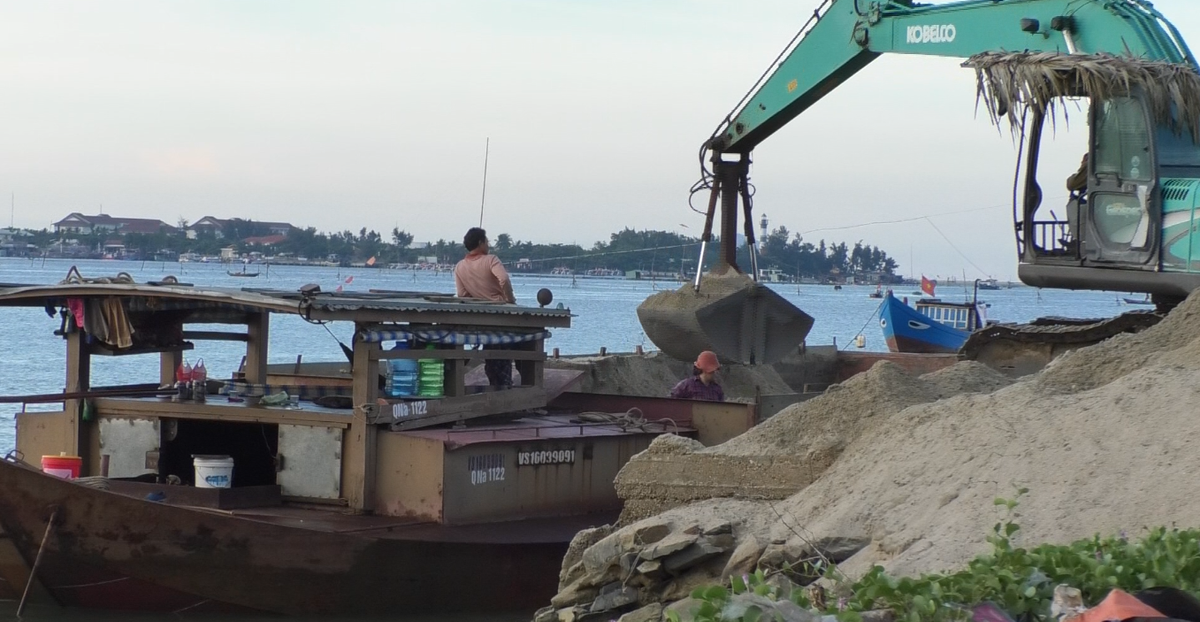 Quang Nam: Ben thuy noi dia het phep van ngang nhien hoat dong-Hinh-3