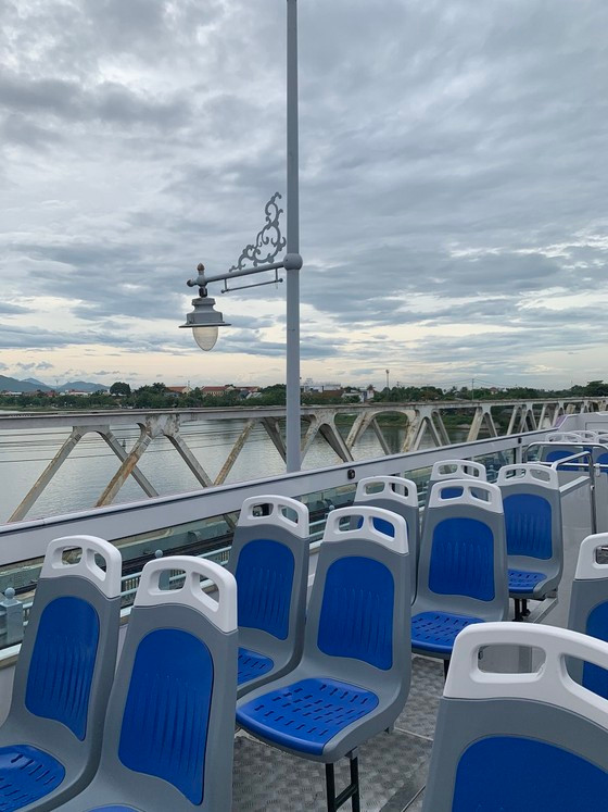 Hue dua xe buyt hai tang vao phuc vu du khach-Hinh-2