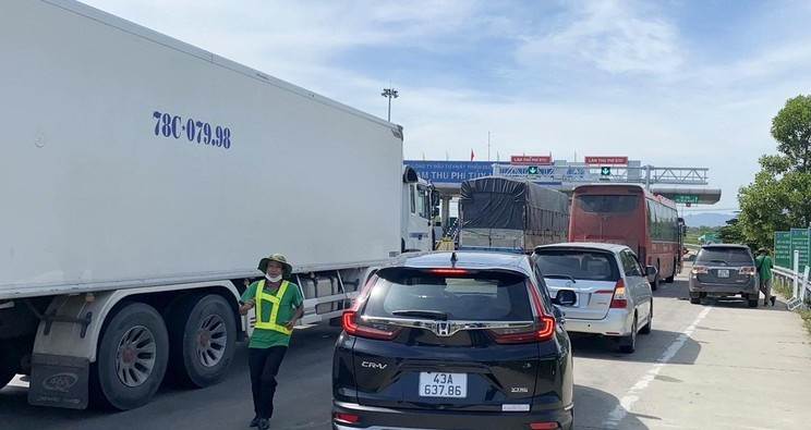 Cao toc Da Nang - Quang Ngai: Un tac cuc bo ngay dau thu phi khong dung-Hinh-2