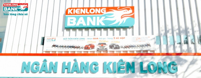 Mao danh nhan vien ngan hang moi doi the tin dung sang the ATM