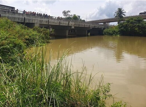 Tiep tuc phat hien thi the troi song, chua xac dinh duoc danh tinh