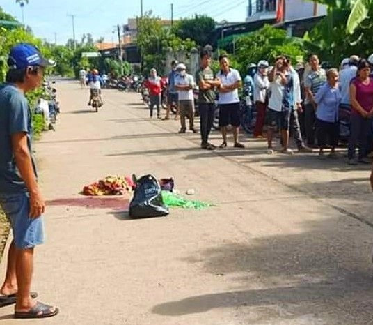 Di truc dem ve, nu nhan vien y te bi danh tu vong